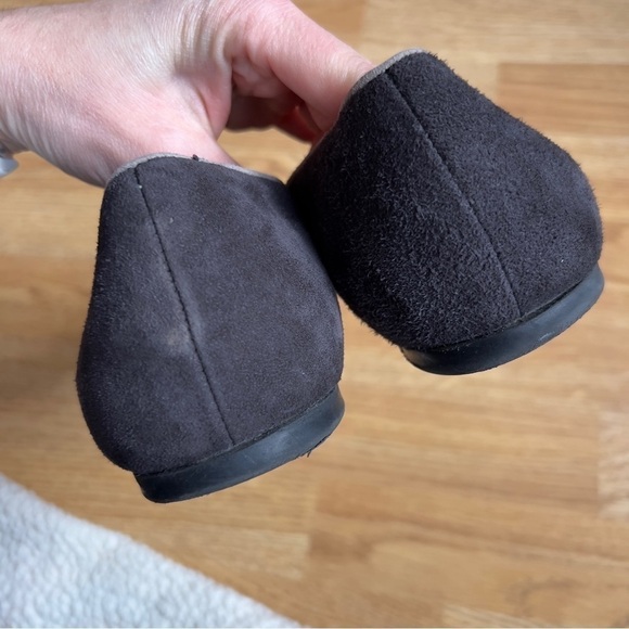 Ugg: Women's Sherpa Lined Tan and Gray Slip On Suede Bow Loafers Size 10 - Picture 7 of 12